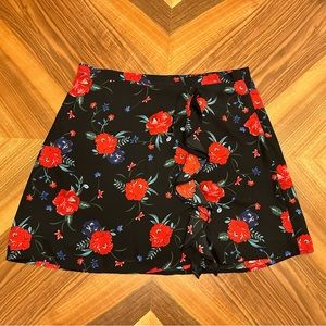 BLACK FLORAL MINI SKIRT